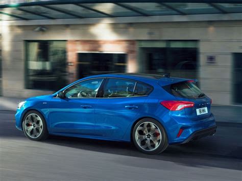 En images : les Ford Focus Active, Focus Vignale et Focus ST-Line de 2019 - Ford Focus ST-Line ...