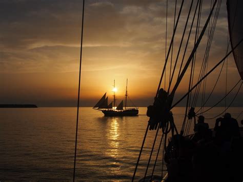 Santorini Sunset Dinner Cruise Including Nea Kameni Visit - Fira | Project Expedition