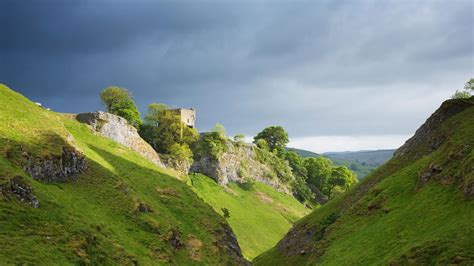 Bing HD Wallpaper Mar 20, 2024: Cave Dale and Peveril Castle, England - Bing Wallpaper Gallery