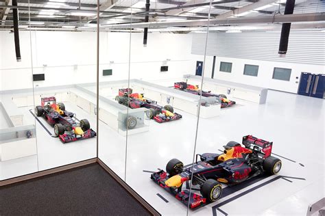 Formula One: Red Bull Racing RB13 – Factory Tour Video