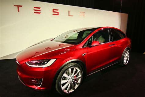 Photo tesla-model-x-red