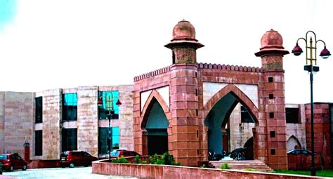 Free photo : Khwaja Moinuddin Chishti (KMC) Language University