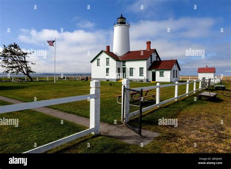 New Dungeness Lighthouse, Dungeness Spit near Sequim, Washington, USA. April 2016 Stock Photo ...