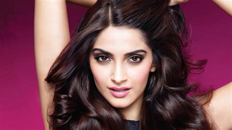 Sonam Kapoor Biography, Life Story, Career, Awards & Achievements ...