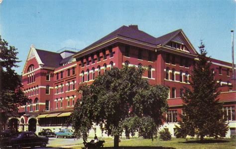 Veterans Facility Hospital in Grand Rapids Michigan MI, Chrome Postcard - 4531