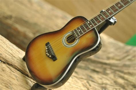 Miniatur gitar akustik klasik || Tidiart - Bandung,Wa: 081394285882