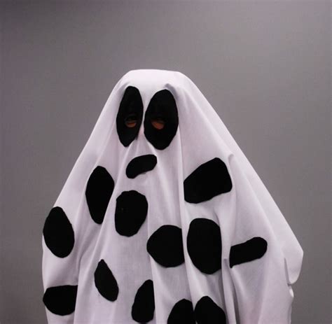 7 Ridiculously Easy Halloween Costumes Using Only a Bedsheet