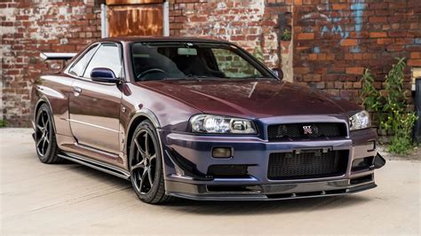 La Nissan Skyline R34 GT-R peinte en Midnight Purple III est une ...