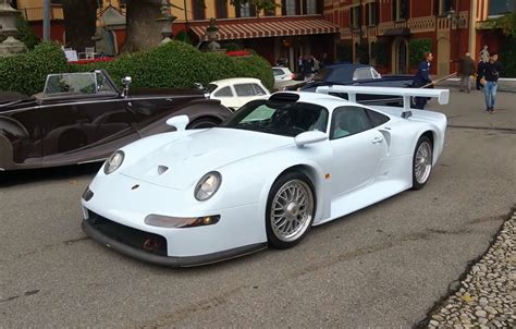 Uber-rare Porsche 911 GT1 Straßenversion prototype spotted on the road - Auto Inshorts