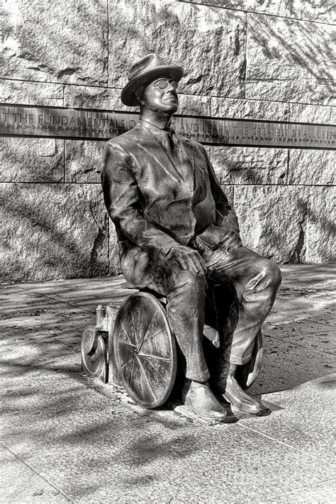 FDR Memorial Sculpture in Wheelchair by Olivier Le Queinec | Sculpture ...