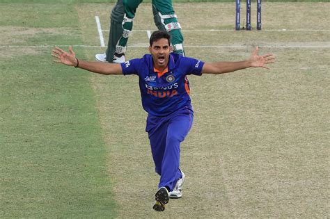 Bhuvneshwar Kumar is up in a vociferous appeal | ESPNcricinfo.com