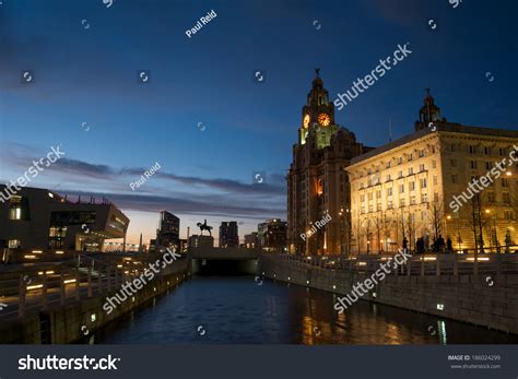 Liverpool Royal Liver Building At Night Stock Photo 186024299 ...