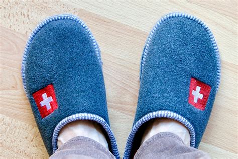 The 5 Best Slippers for Plantar Fasciitis (with Arch Support ...