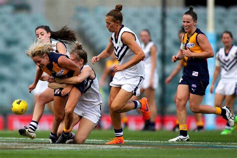 AFL women's exhibition match kicks off the season | The Daily Advertiser | Wagga Wagga, NSW