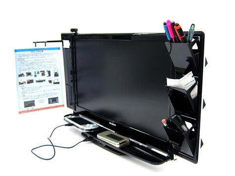 Thanko LCD Display 4-Port USB Hub Station | Gadgetsin