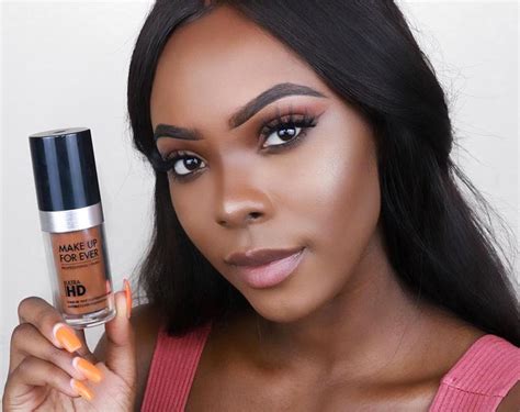 How to Choose the Best Foundation for Dark Skin Tones - Glowsly