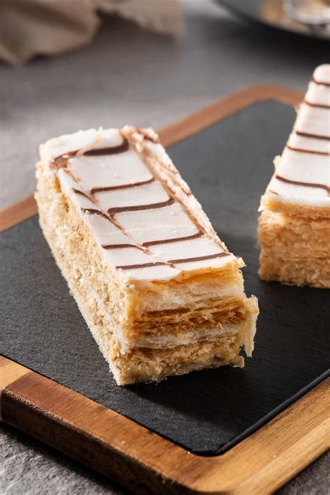 Napoleon Dessert (French Mille Feuille Pastry Recipe) - IzzyCooking