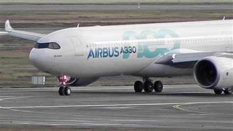 Airbus A330neo F-WTTN landing at Toulouse Blagnac Airport 2018 - YouTube