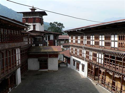 Trongsa Dzong, Bhutan Attractions | Timings, Entry Fee | Holidify