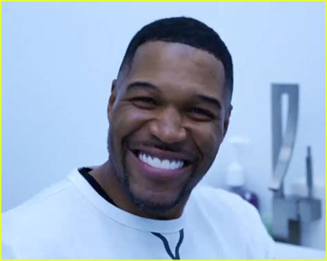 Michael Strahan Closes the Gap in His Teeth, Shows Off the (Temporary ...