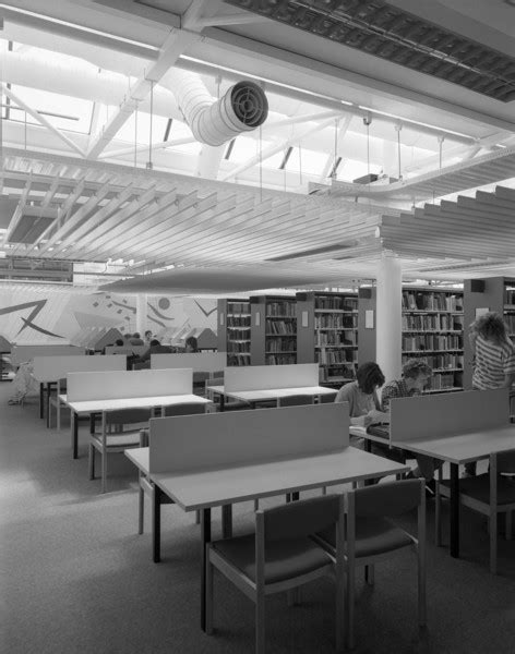 Farnborough College of Technology, Farnborough, Hampshire: the library | RIBA pix