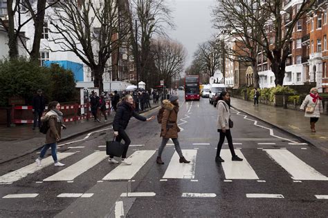 Come Together:Beatles fans still flock to zebra crossing for Abbey Road photo - NEWS 1130