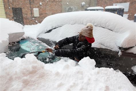 Lake-Effect Snow Paralyzes Parts of Western, Northern New York | NTD