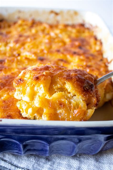 Southern Baked Macaroni and Cheese | Recept | Macaroni en kaas, Eten, Desserts