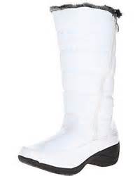 White Snow Boots Outfits For Women (2 ideas & outfits) | Lookastic