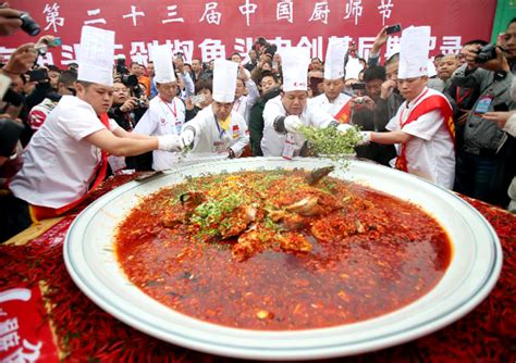 Giant fish head with diced hot peppers recorded in China's Changsha[5]- Chinadaily.com.cn