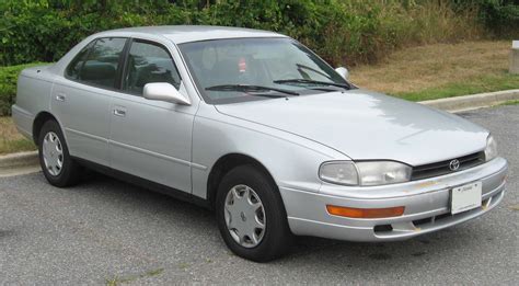 File:1992-1994 Toyota Camry Sedan.jpg - Wikipedia