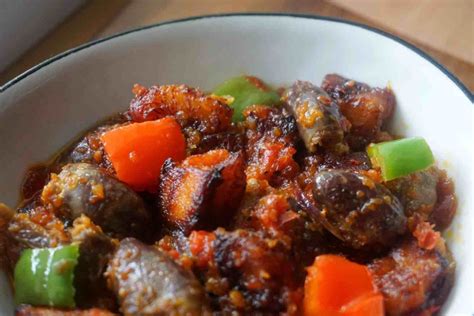 Chicken Gizzard Stew with Plantain and Peppers – La Vie Bami – Food Blog