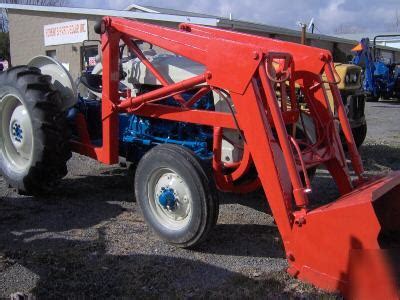 Ford 4000 tractor with loader