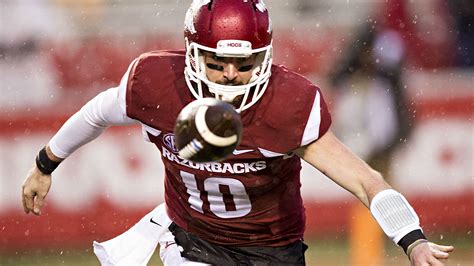 Arkansas QB Brandon Allen tries to enlarge hands to raise draft stock ...