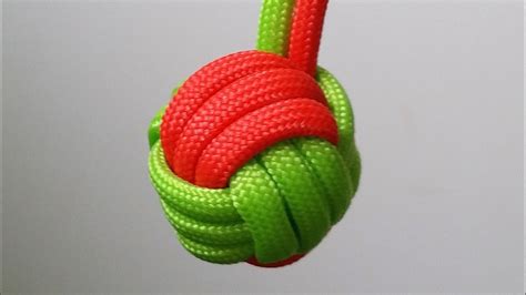 How to make a two color Monkey's Fist keychain - YouTube