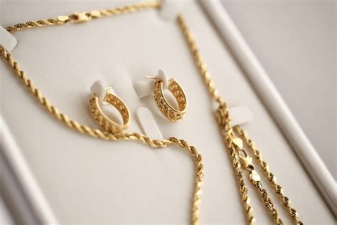 What Is Gold Vermeil Jewelry? Facts You Should Know Before Buying