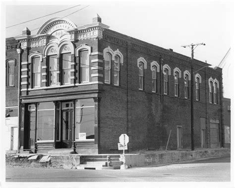 [401 W. Main - G. E. Dilley Building] - The Portal to Texas History