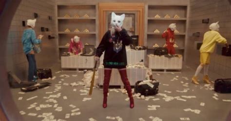 Taylor Swift's Cat Mask In "LWYMMD" Music Video Needed One Change, Star ...