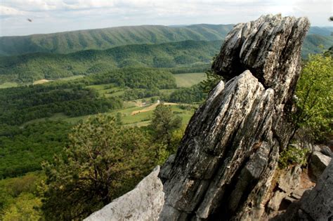 Here Are The 5 Best Hikes In Virginia