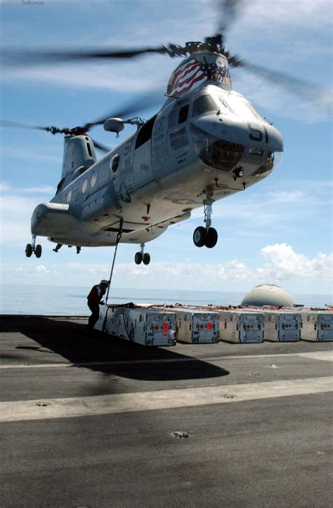 US Navy CH-46 helicopter | Defence Forum & Military Photos - DefenceTalk