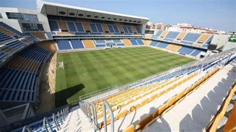 Cadiz: Cadiz could rename their stadium after Michael Robinson | MARCA in English