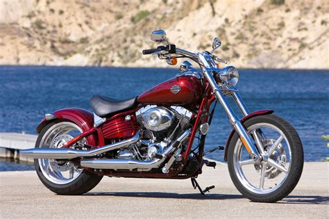 HARLEY-DAVIDSON Rocker C (2008-2009) Specs, Performance & Photos ...