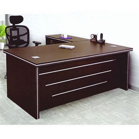 Wooden Designer Executive Office Table, Size (Feet): 6 X 3 Feet at Rs 17500 in Greater Noida