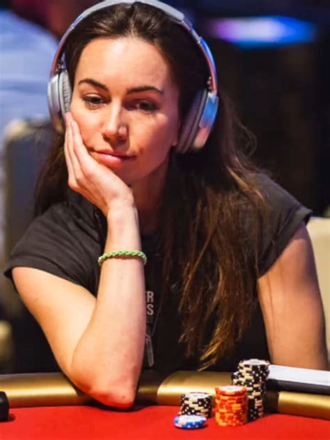 Top 9 Hottest Female Poker Players in 2024 - Poker Players Alliance