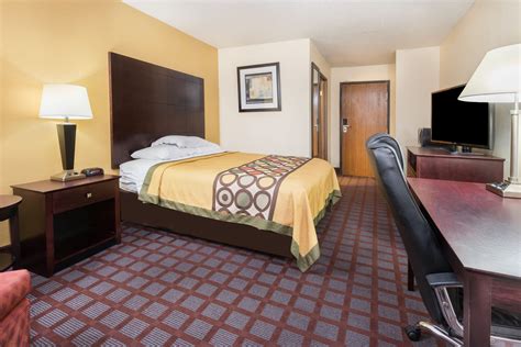 Super 8 by Wyndham Bloomington University Area | Bloomington, IN Hotels