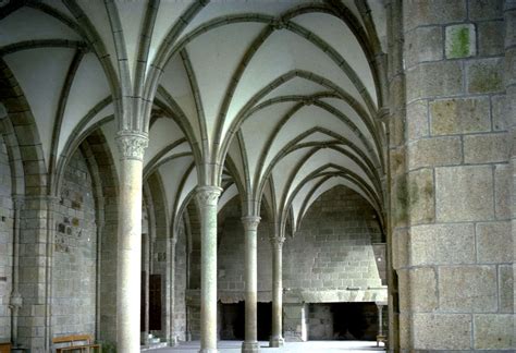 Glossary of Medieval Art and Architecture:refectory