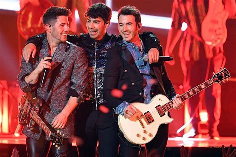 Jonas Brothers Perform Three-Song Medley at 2019 BBMAs