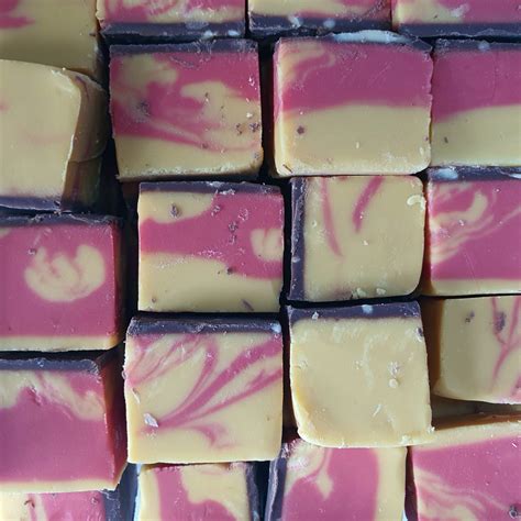 Bubblegum Nougat Fudge 200g | Posted Sweets | Online Fudge