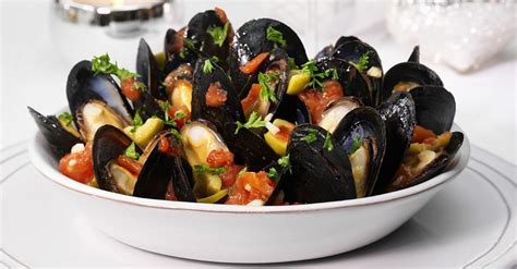 Mussels in Spicy Sauce recipe | Eat Smarter USA