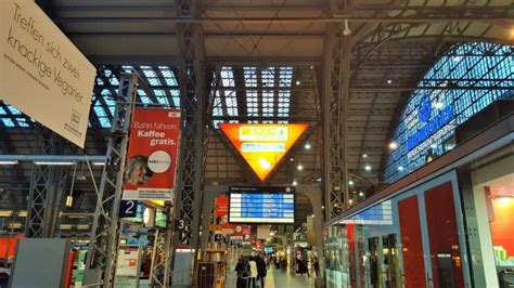 Using the main railway station in Frankfurt (Main) | ShowMeTheJourney